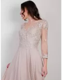 Abito lungo chiffon rosa cipria con corpetto di pizzo e strass