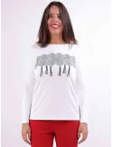 Milky white t-shirt with shiny rhinestones and printed lace