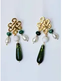 Green crystals and pearls long earrings