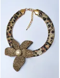 Collana rigida in strass disegno animalier e fiore con madreperla