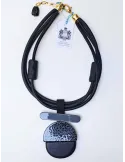 Collana corta neoprene multi filo con resine sul grigio e nero