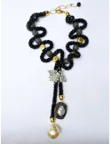 Black rhinestones wavy necklace with pearls bee