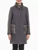 Cappotto grigio con collo e tasche di pelliccia Laura Gigliotti